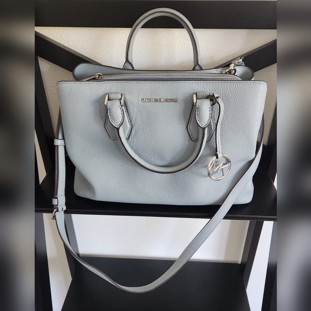 NWOT Roomy Ice Blue Michael Kors purse